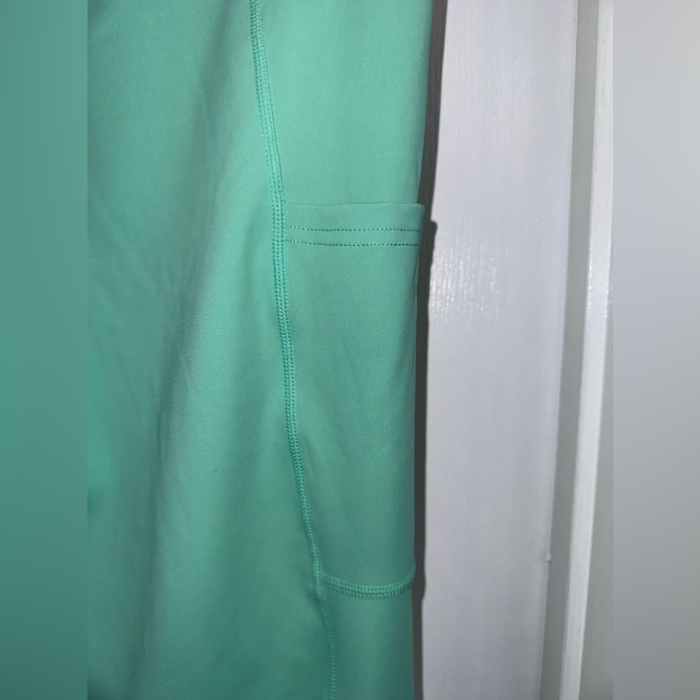 FILA Dreama Athletic Workout Cropped Tight Leggings  Mesh Cutouts/Jade Cream NEW - Picture 9 of 15